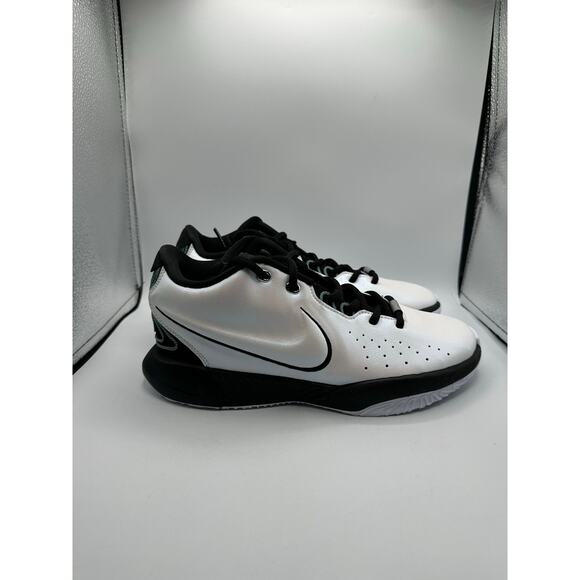 Nike LeBron 21 GS “Conchiolin” size 6.5y/ 8 women’s - Picture 3 of 6